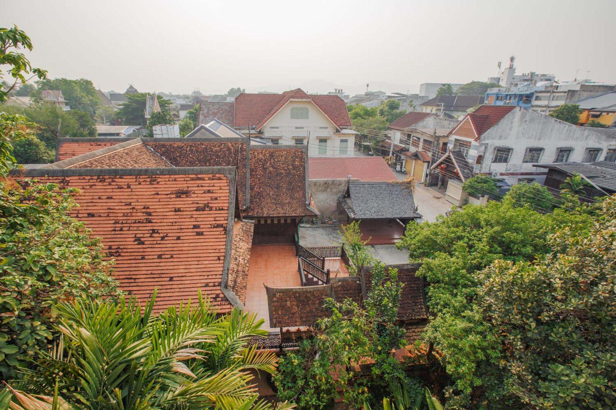 Fong Lee Cc Hotel Lampang Bagian luar foto