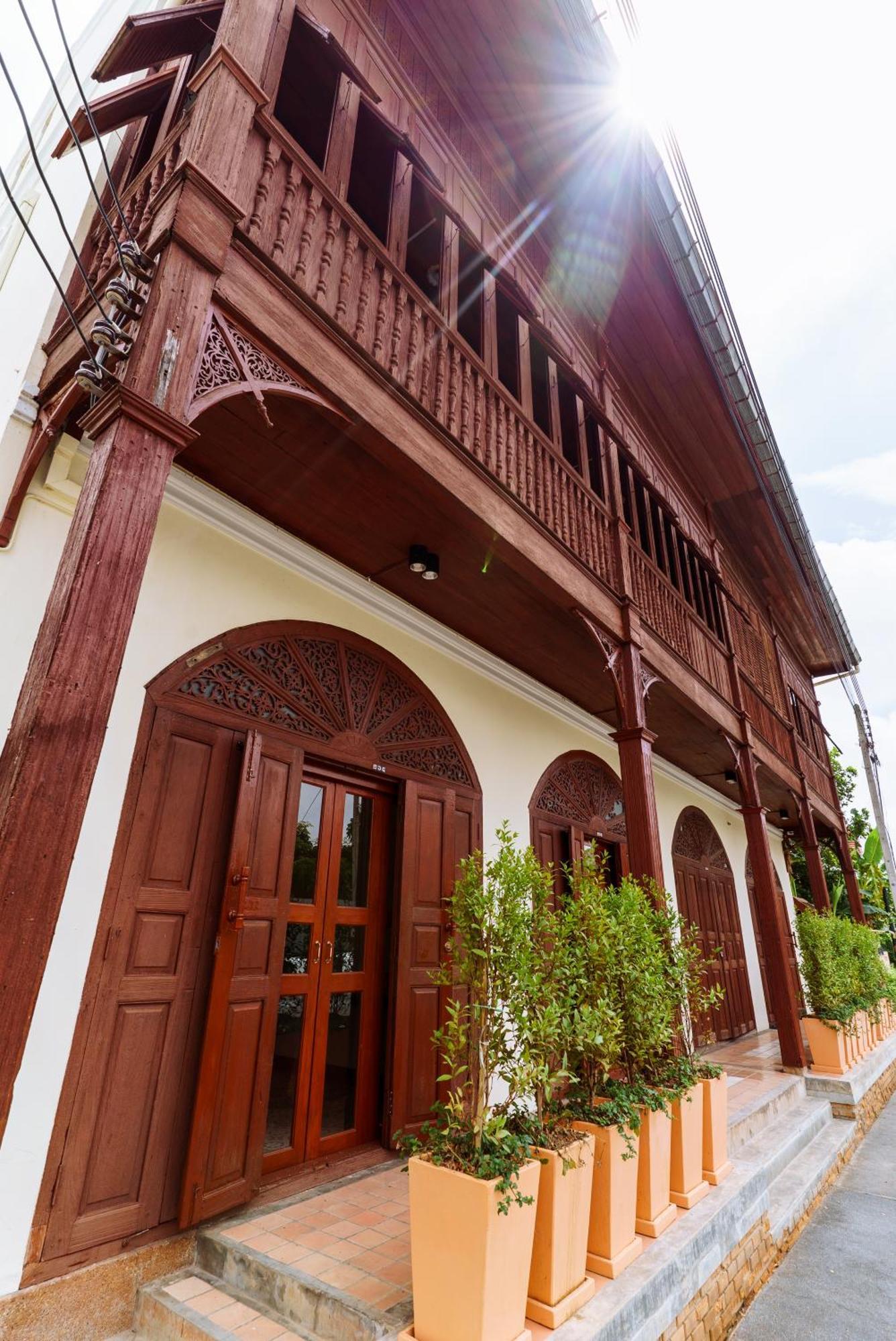 Fong Lee Cc Hotel Lampang Bagian luar foto